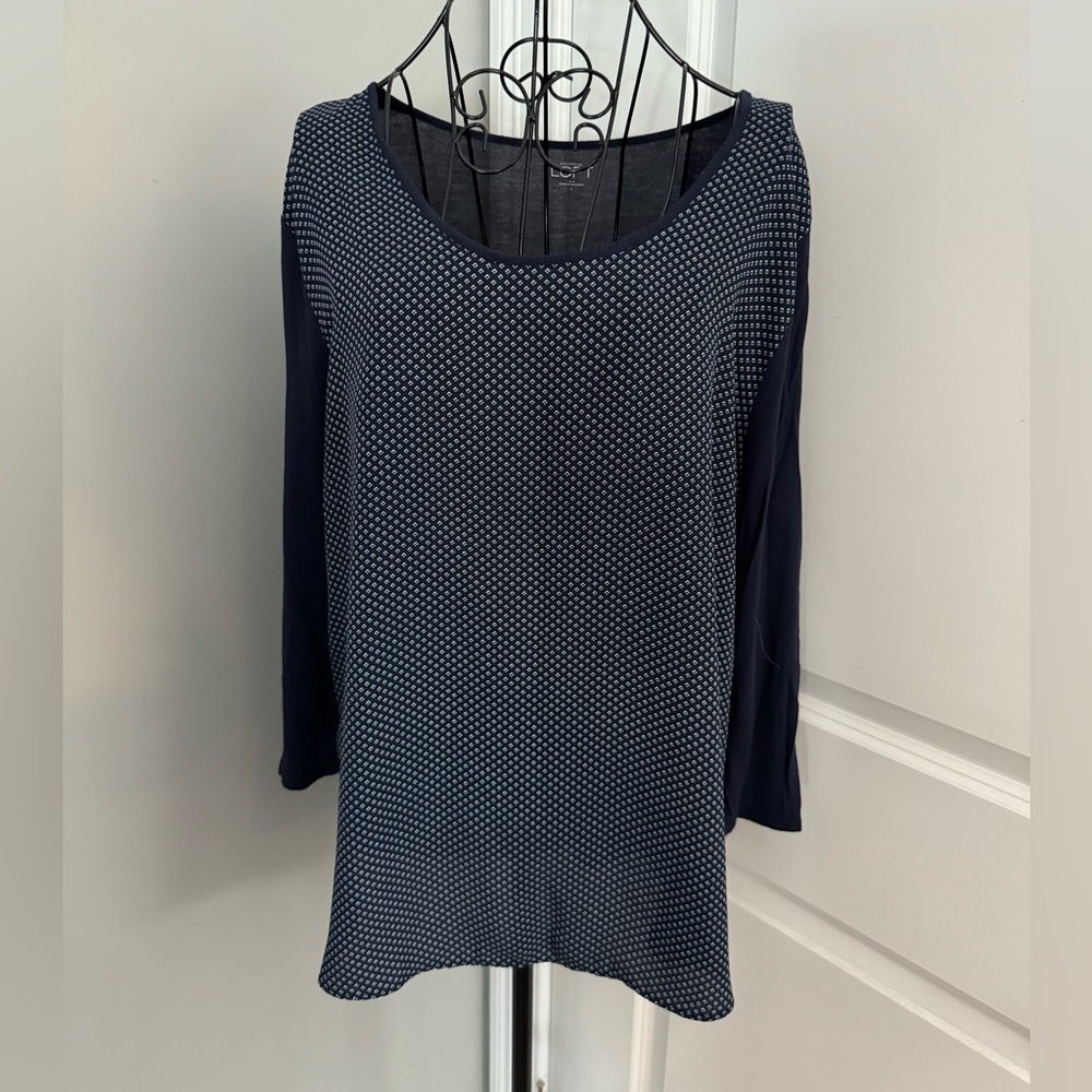 Ann Taylor Loft Navy Blue Printed Top in Size Large